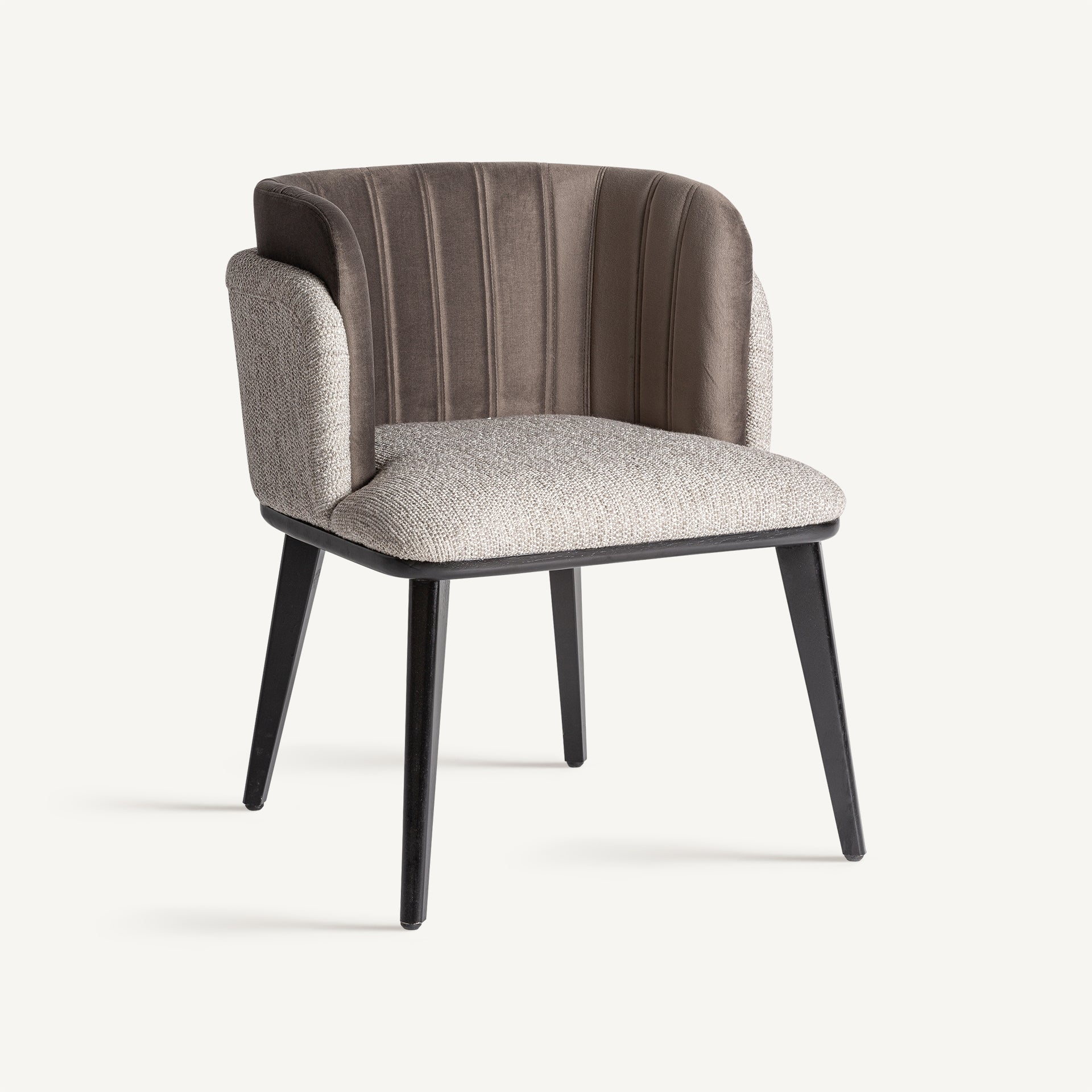 CHAISE LABEGE