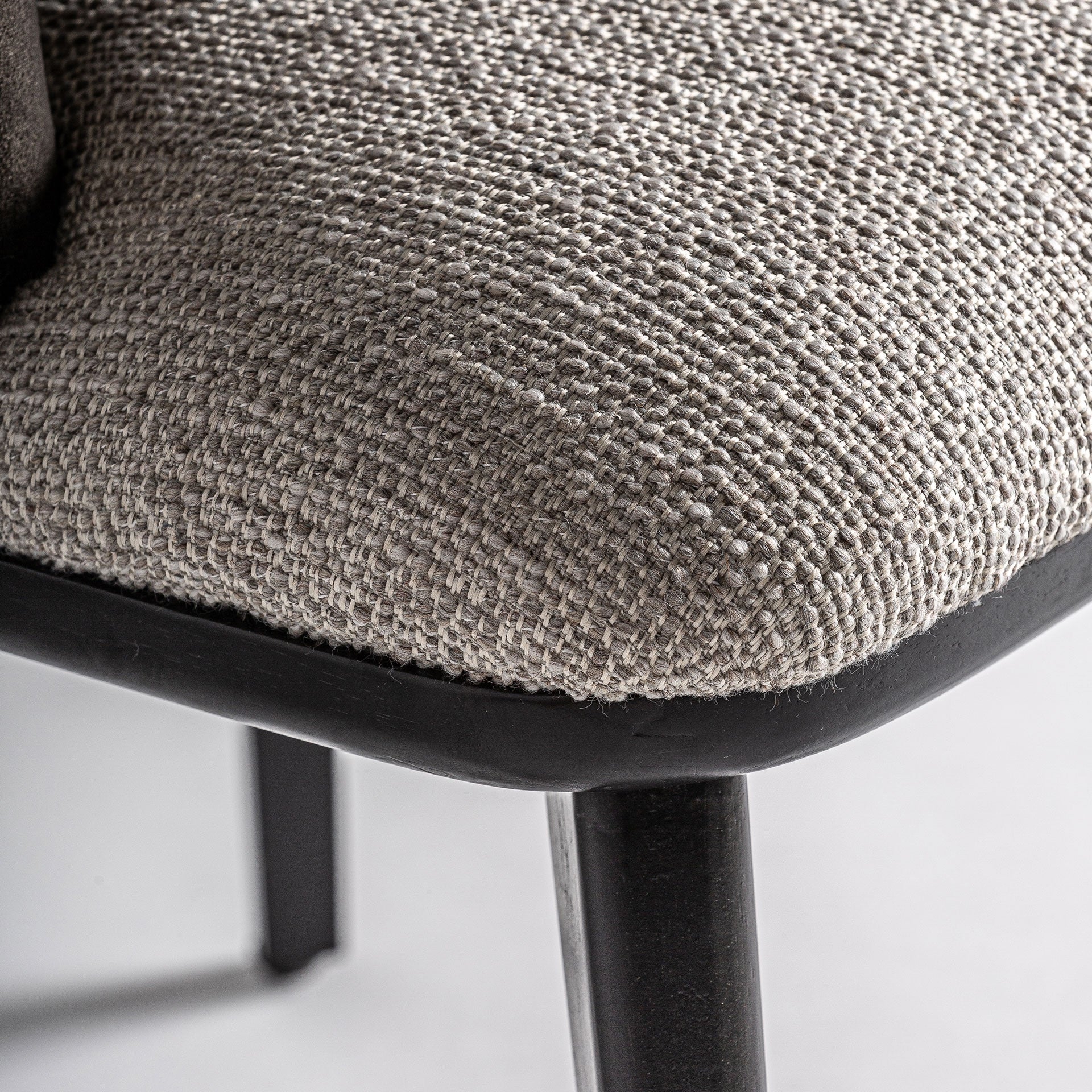 CHAISE LABEGE