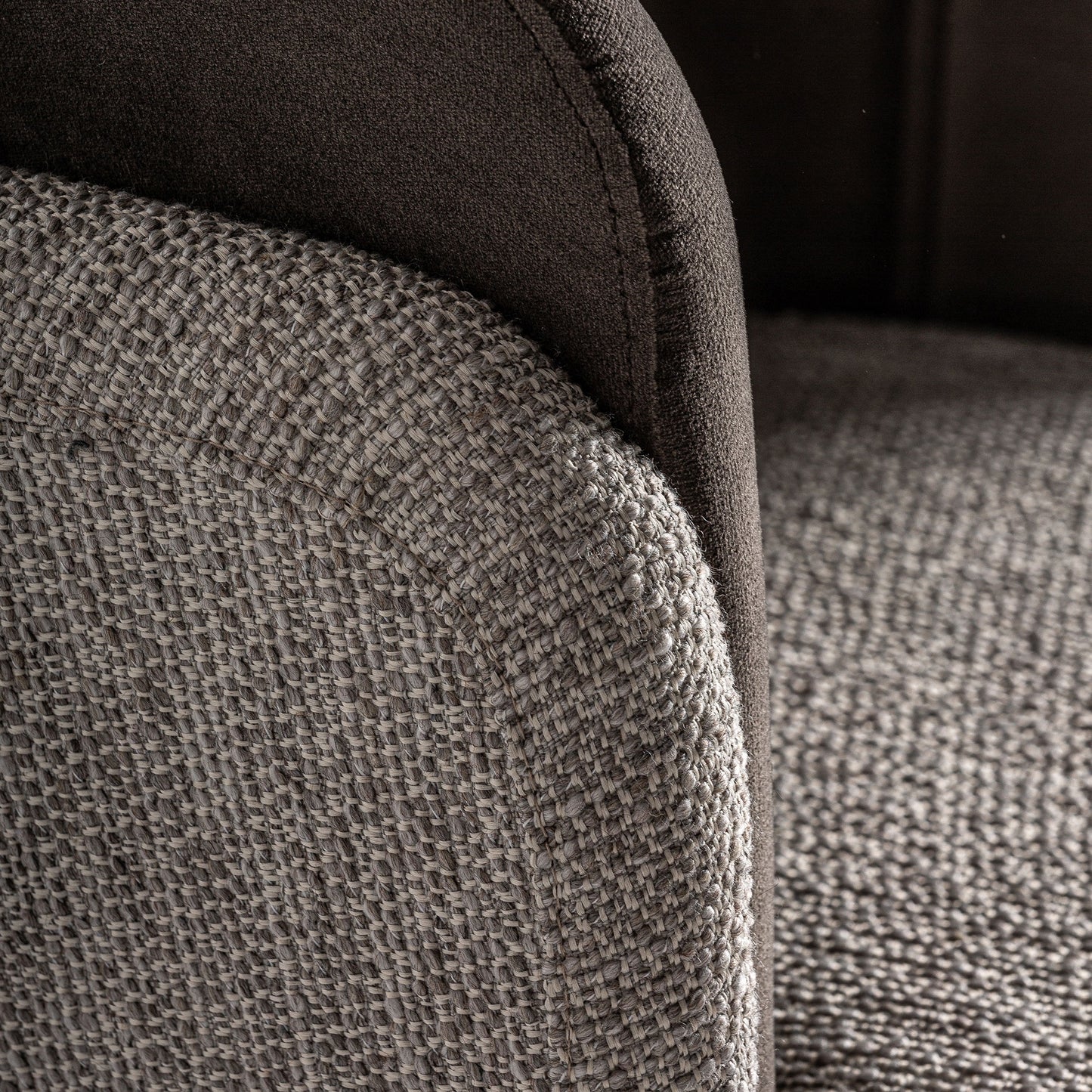 CHAISE LABEGE